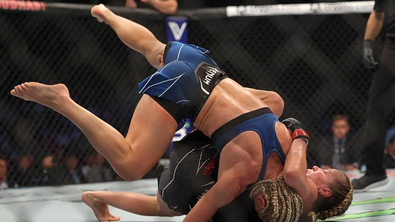 Bunyóval jött le az alkoholról a dögös szőkeség