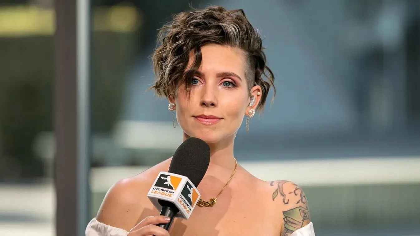 Sorra nyerik a díjakat a csábító és dögös műsorvezetőnők