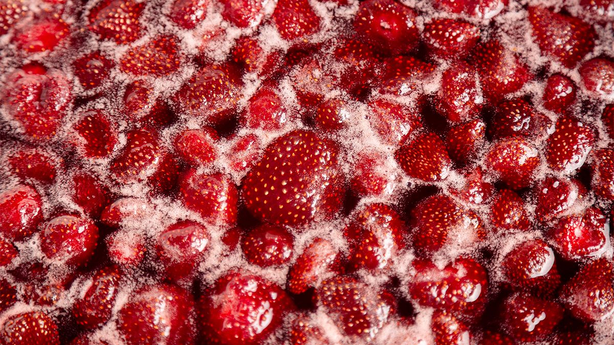 Top,View,,Close,Up:,Strawberry,Jam,In,Making,Progress,Boiling.