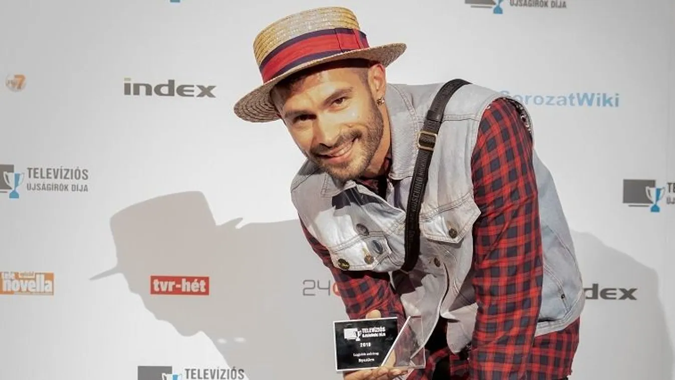 Nyelvtanórát tartottak rajongói ByeAlex-nek