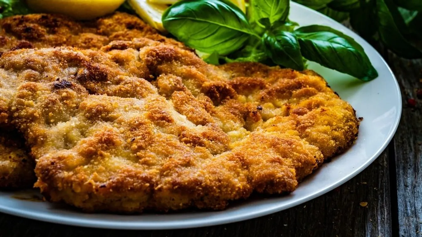 Rántott hús bográcsban, nagyot dobott a magyar híresség