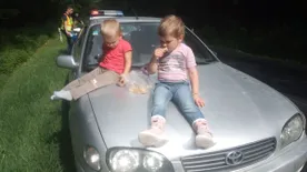 „Nagyszülőktől tartottunk hazafelé, amikor belénk jöttek szemből” – előzni akart a sofőr, de cserbenhagyásos balesetet okozott végül