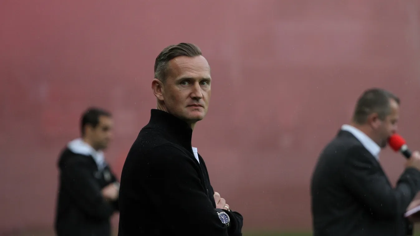 Szerződést hosszabbított a magyar foci sikeredzője