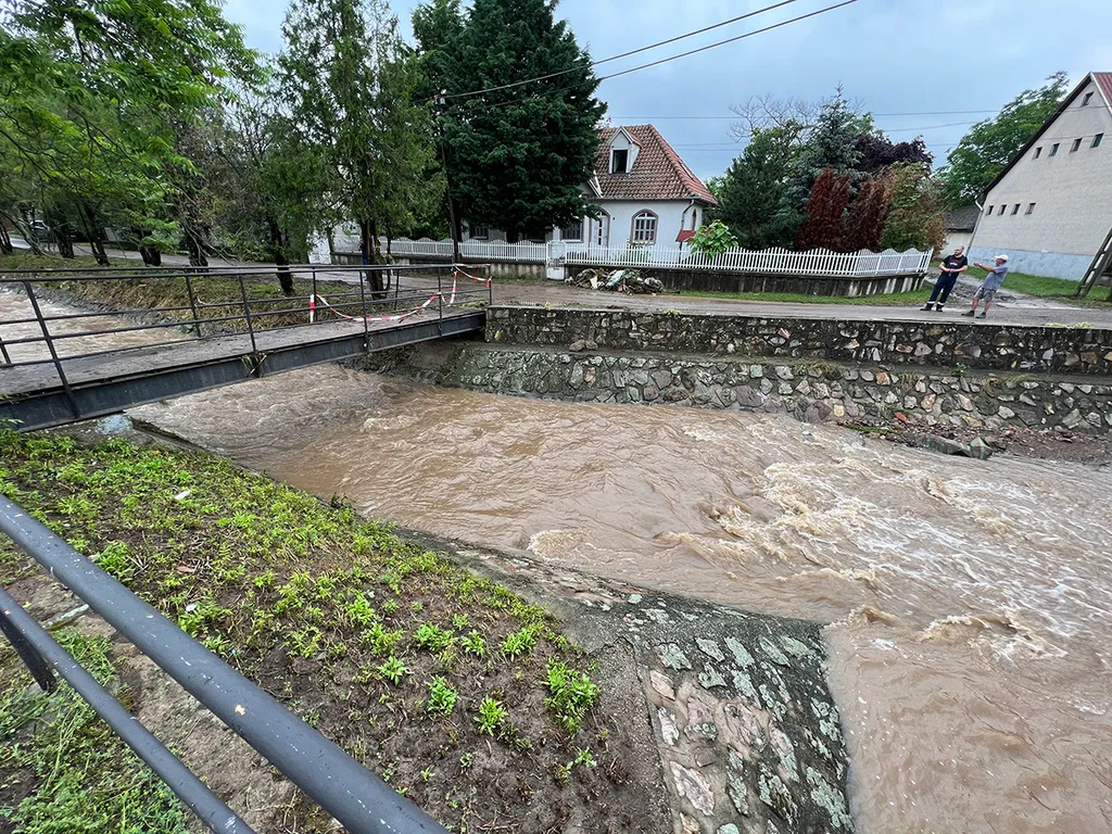 gyöngyöstarján felhőszakadas