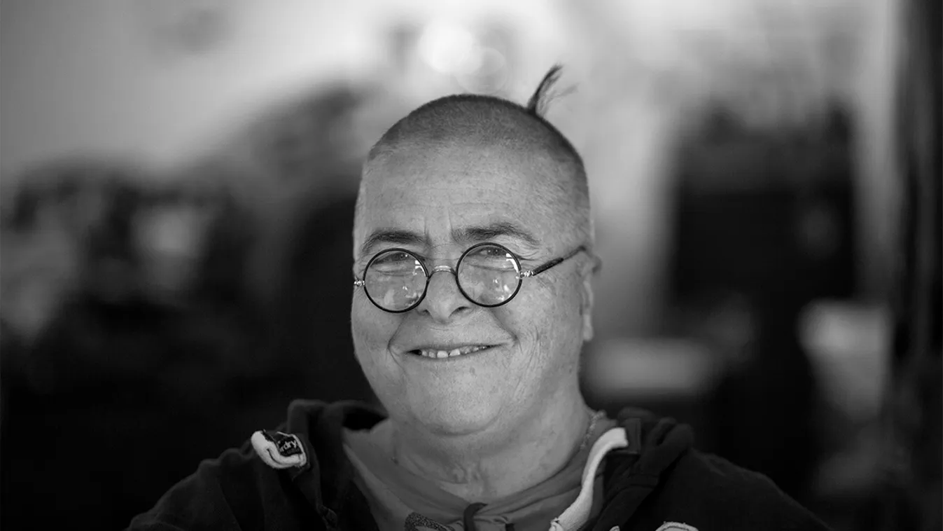 A színpadon tört össze a gyásztól Falusi Mariann