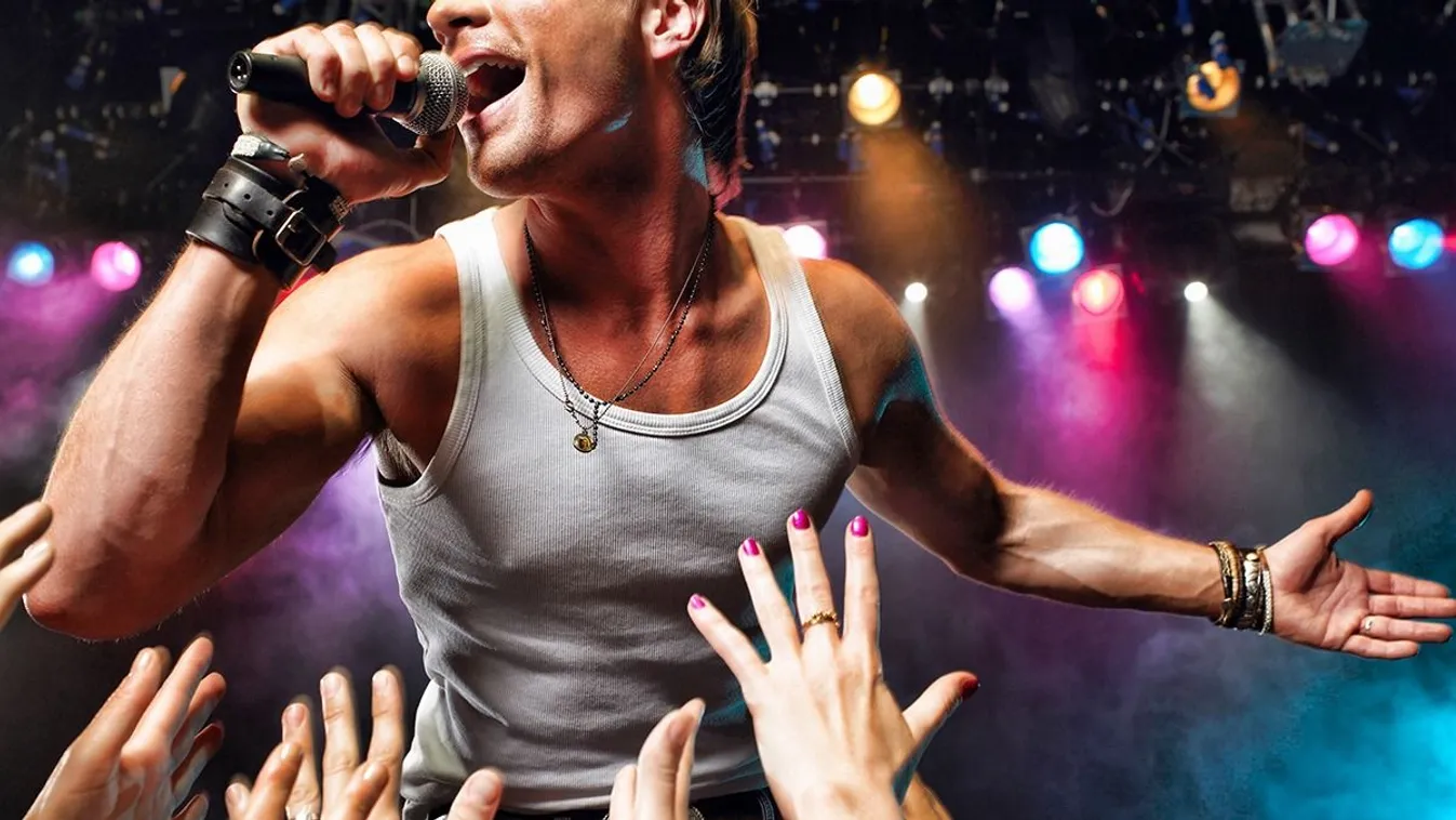 Merész vádak érték a megcsalási botrányba keveredett énekest