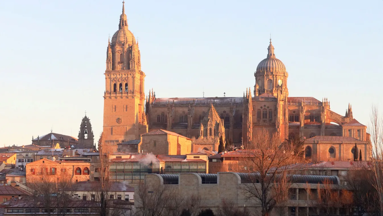 Az időutazást bizonyítja a középkori katedrális falán látható szobor?