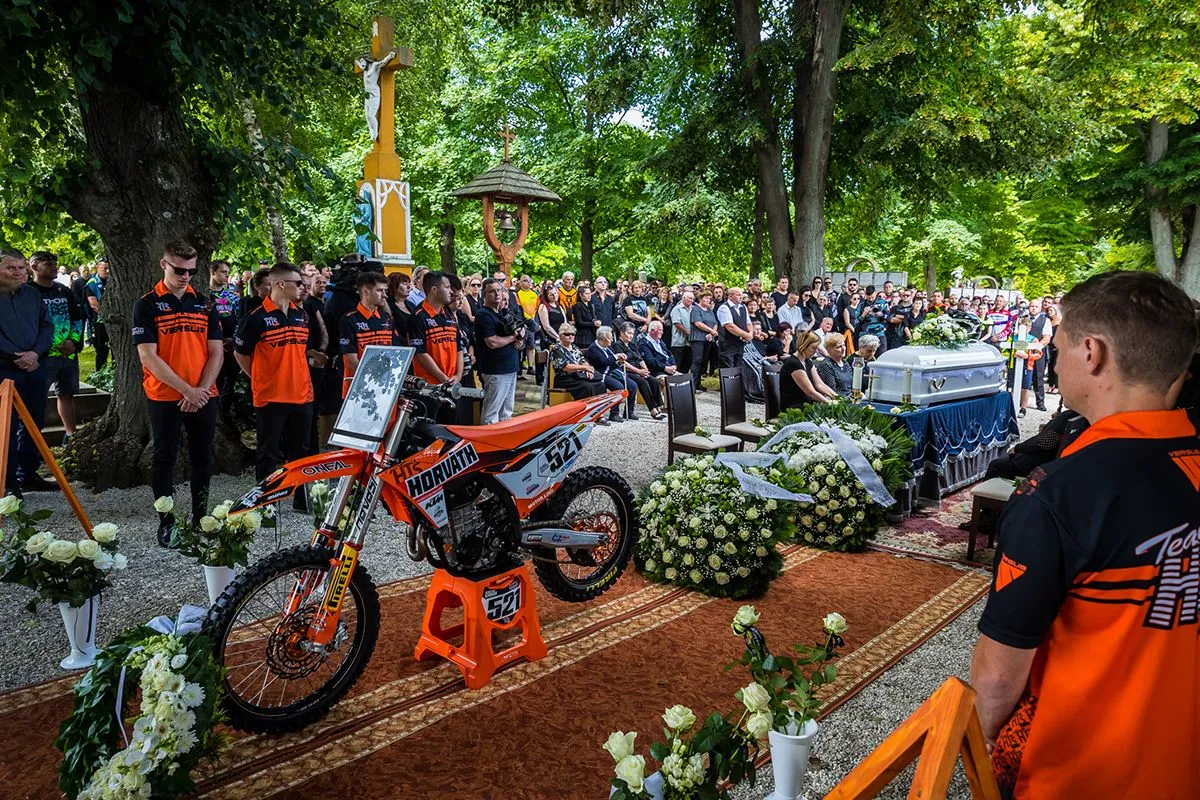 Szvoboda Bence temetése
