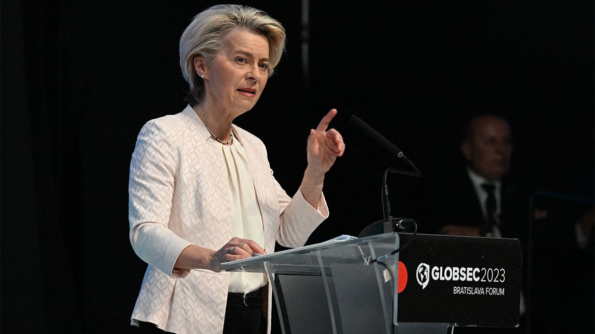  Ursula von der Leyen minden botrányt megúszik: