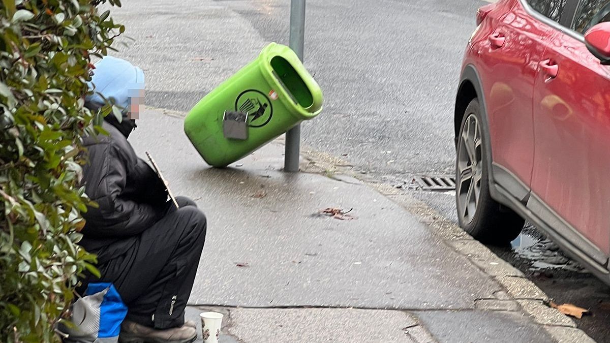 Elegük van a budapestieknek a csövező hajléktalanokból