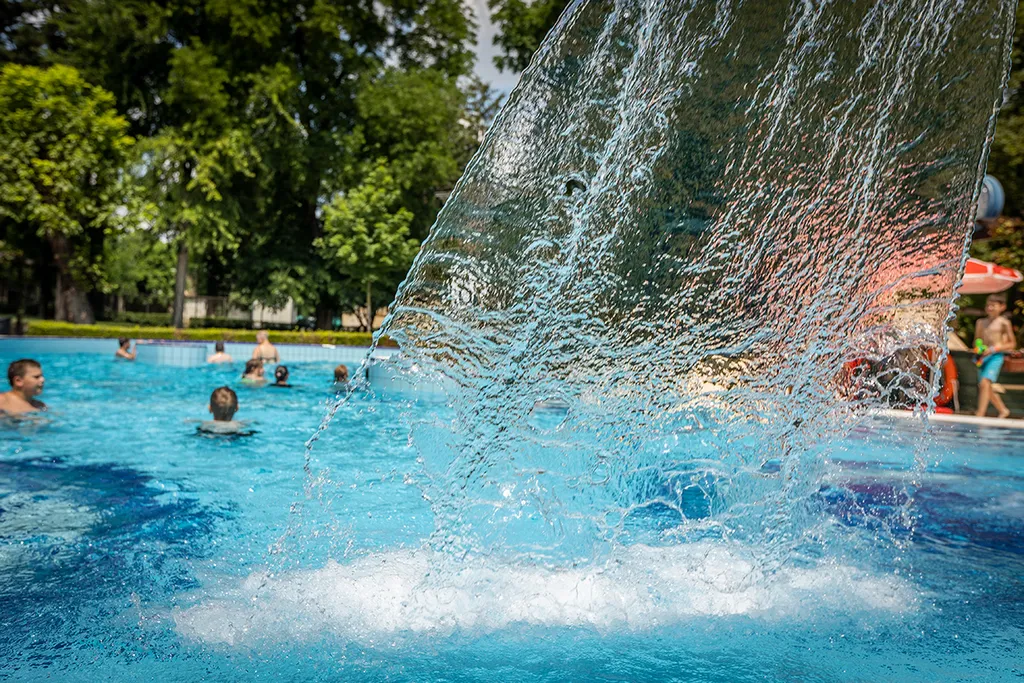 20230626 Budapest, strandkörkép. Fotó:Bánkúti Sándor