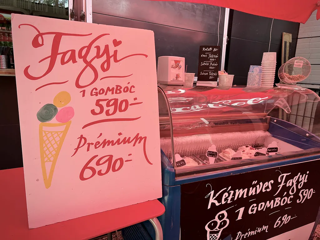 20230626 Budapest, strandkörkép. Fotó:Bánkúti Sándor