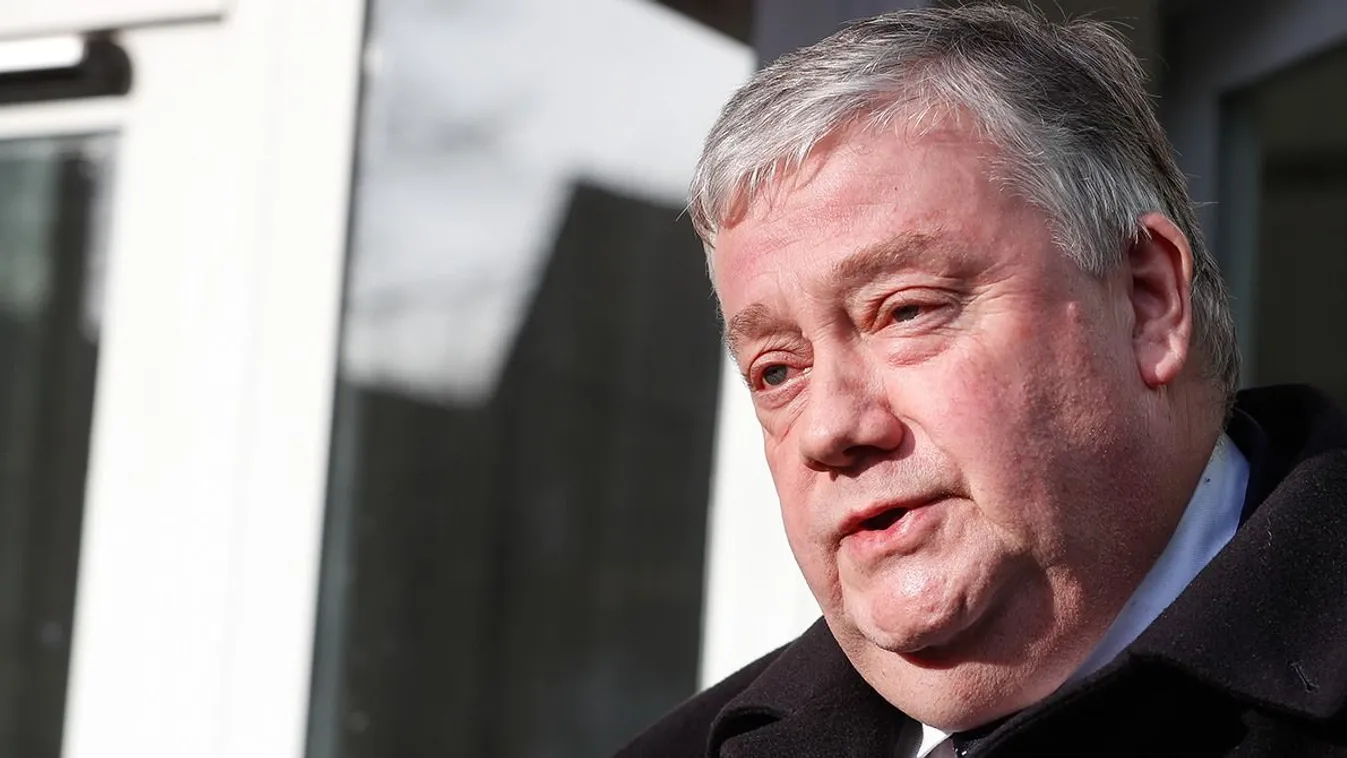 Nyomkövetővel a lábán szavazott ellenünk az  EP-képviselő