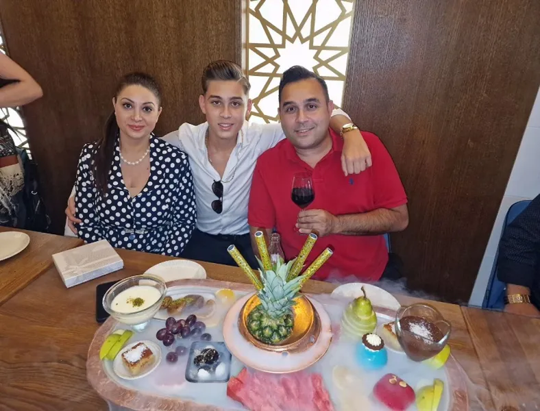 Bódi Csabi feleségével és kisebbik fiával