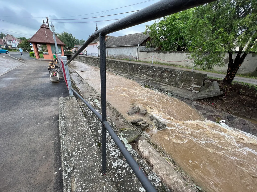 gyöngyöstarján felhőszakadas