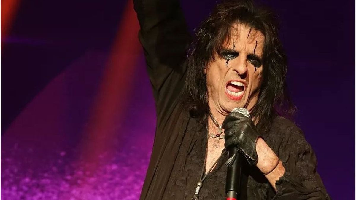 Teljesen kiakadt Szikora Róbert: szellemi fertőzést hoz Alice Cooper Budapestre