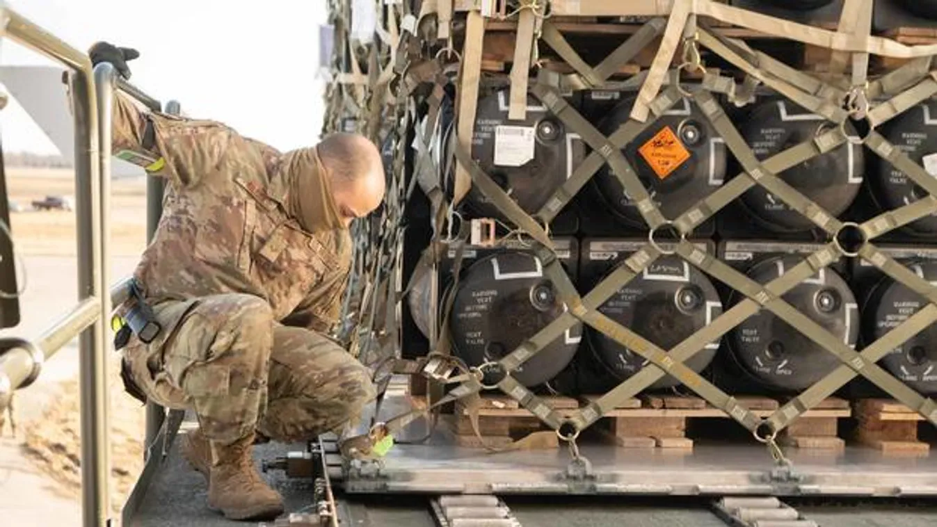 Újabb 235 millió dolláros katonai csomag Ukrajnának