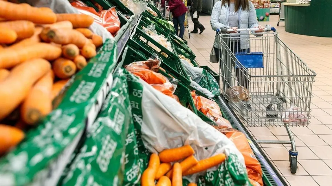 élelmiszer, bevásárlás, vásárlás, akció, bevásárlókocsi, sárgarépa