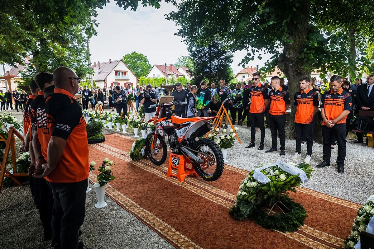 Szvoboda Bence temetése
