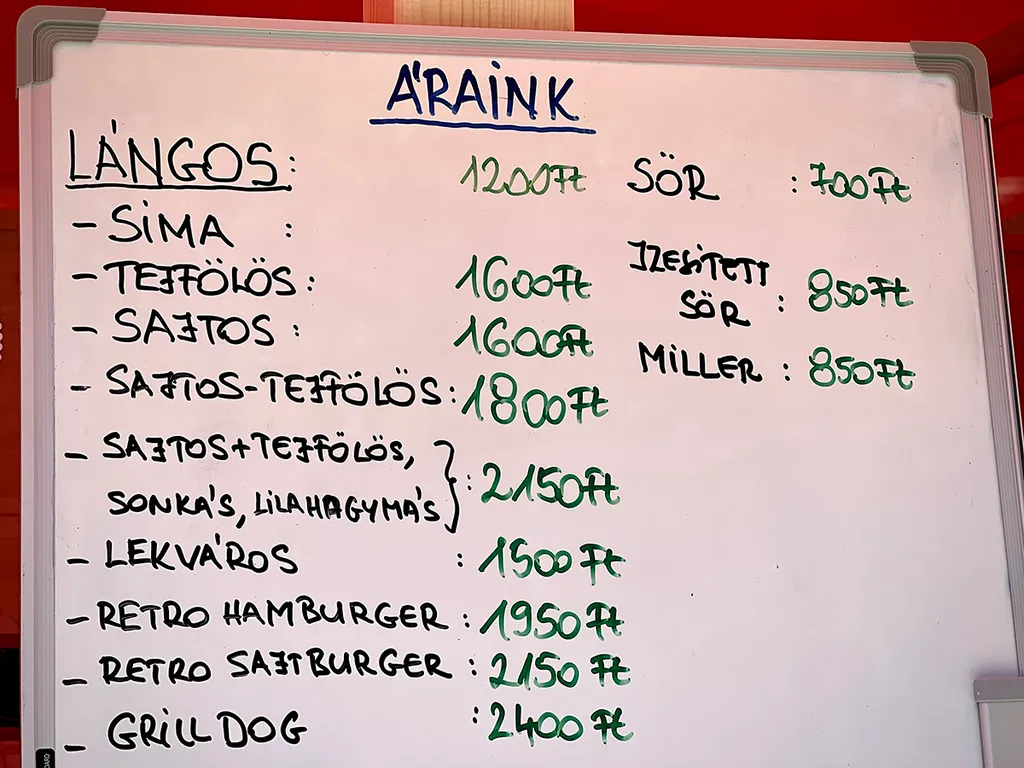 20230626 Budapest, strandkörkép. Fotó:Bánkúti Sándor