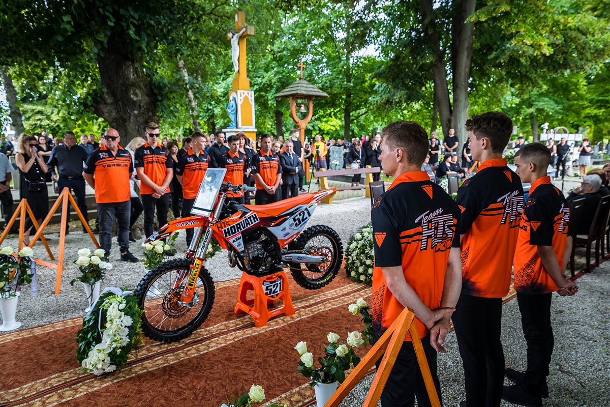 Szvoboda Bence temetése
