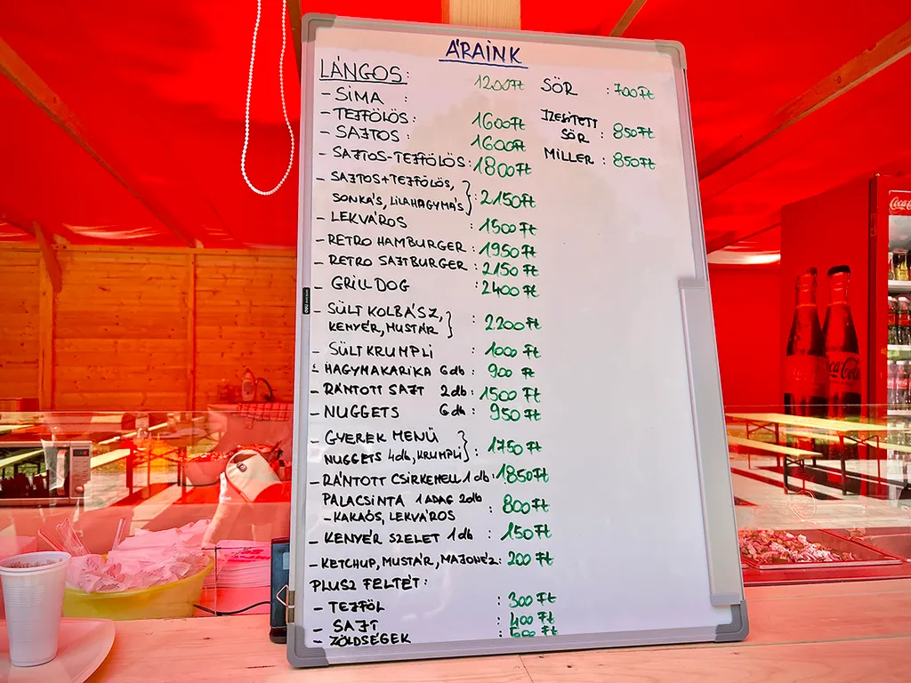 20230626 Budapest, strandkörkép. Fotó:Bánkúti Sándor