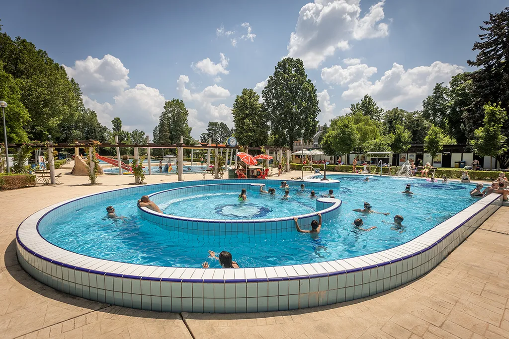 20230626 Budapest, strandkörkép. Fotó:Bánkúti Sándor