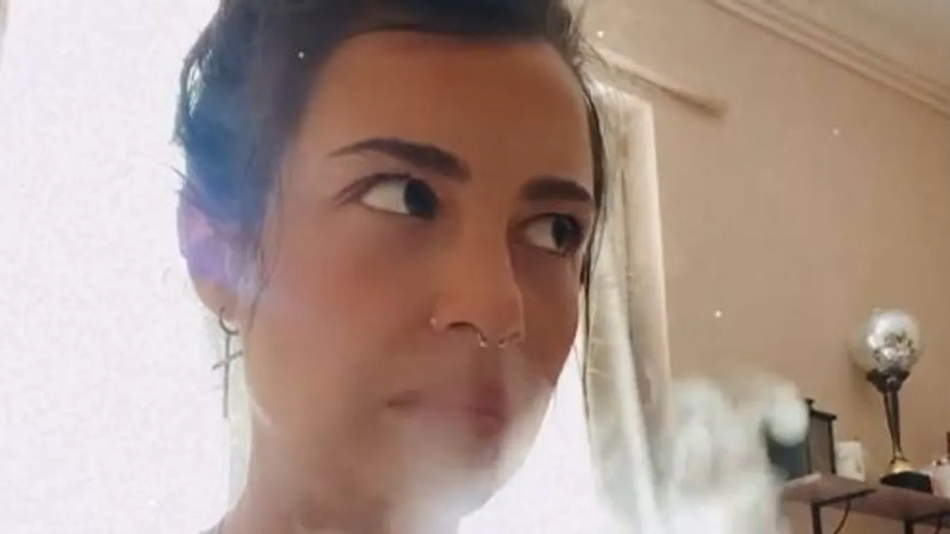 Tóth Andi milyen példát mutat az őt követő tiniknek?