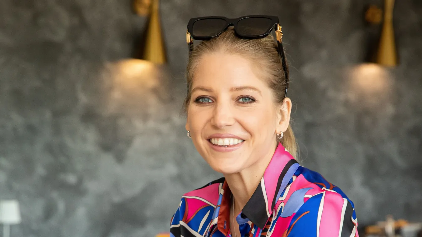 Hoppá! Újabb kollégája csapja a szelet Szabó Zsófinak