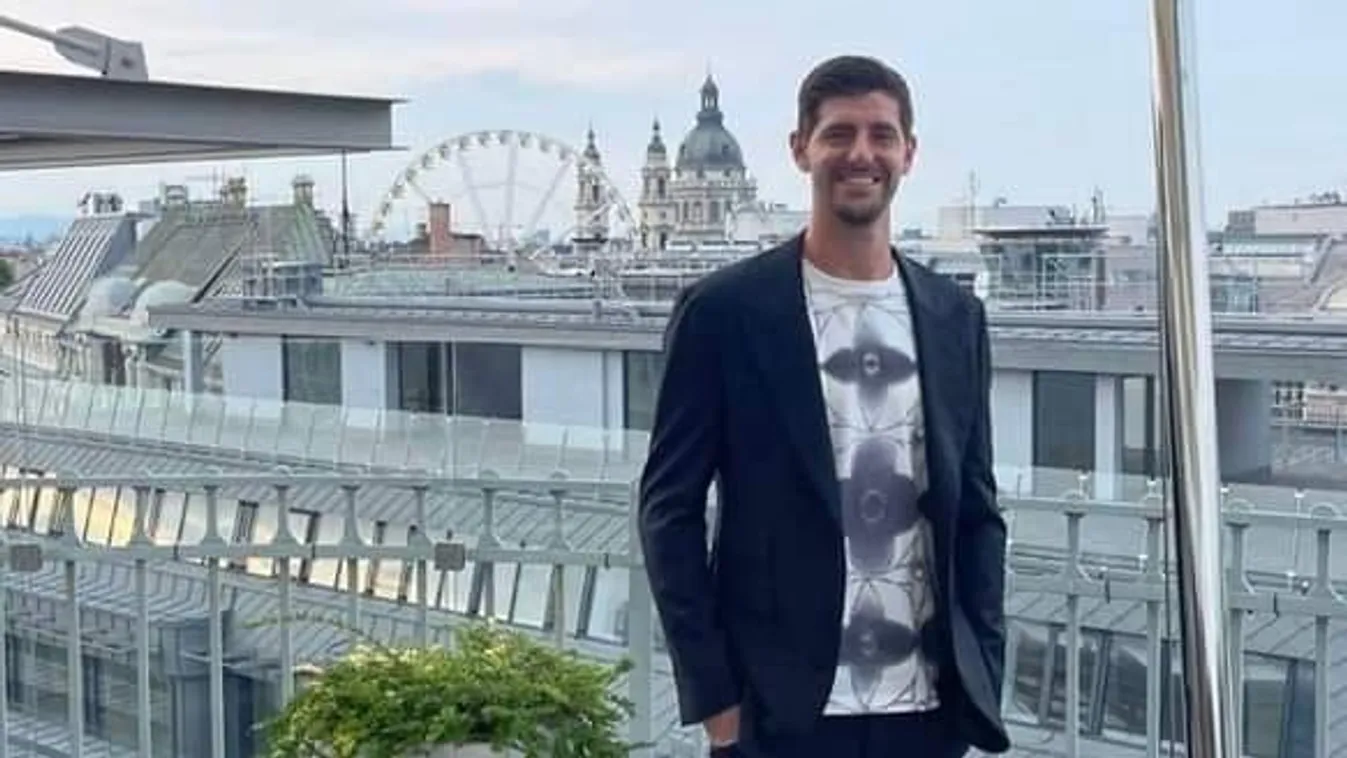  Ezzel a magyar futballistával ünnepelt Budapesten a sztár
