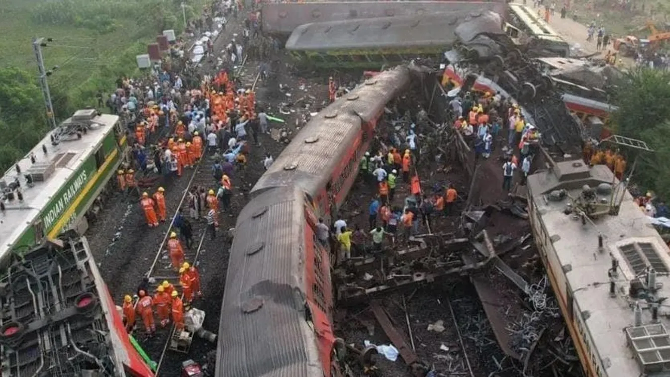 Vonatbaleset: 120-an meghaltak, több százan megsérültek