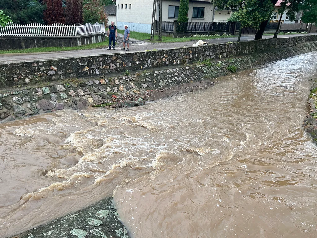 gyöngyöstarján felhőszakadas