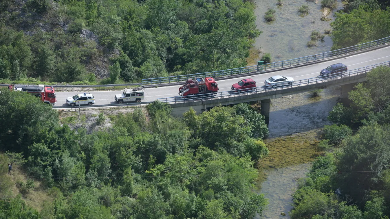 Helyszíni fotókon a honvédségi helikopter halálos balesete