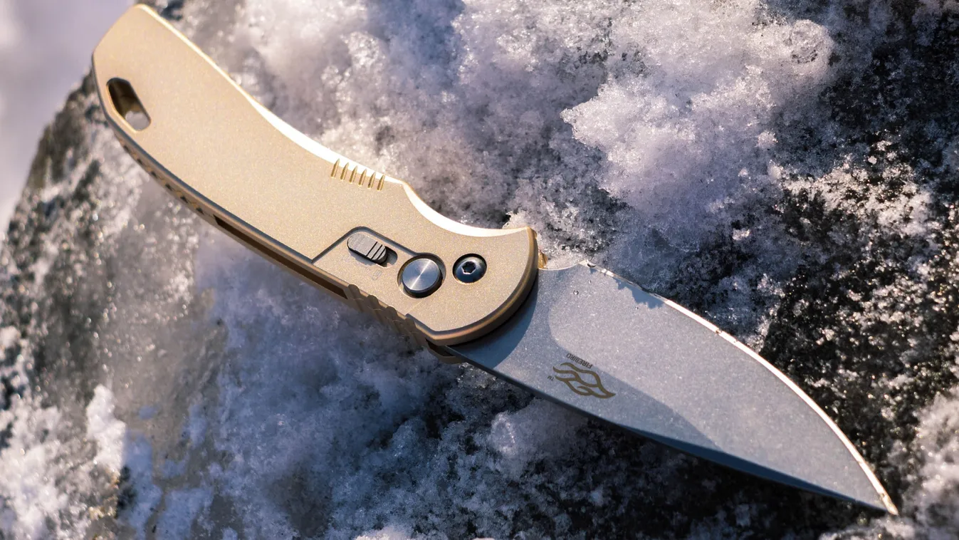 Felfüggesztett börtönt kapott a diáktársát megkéselő lány