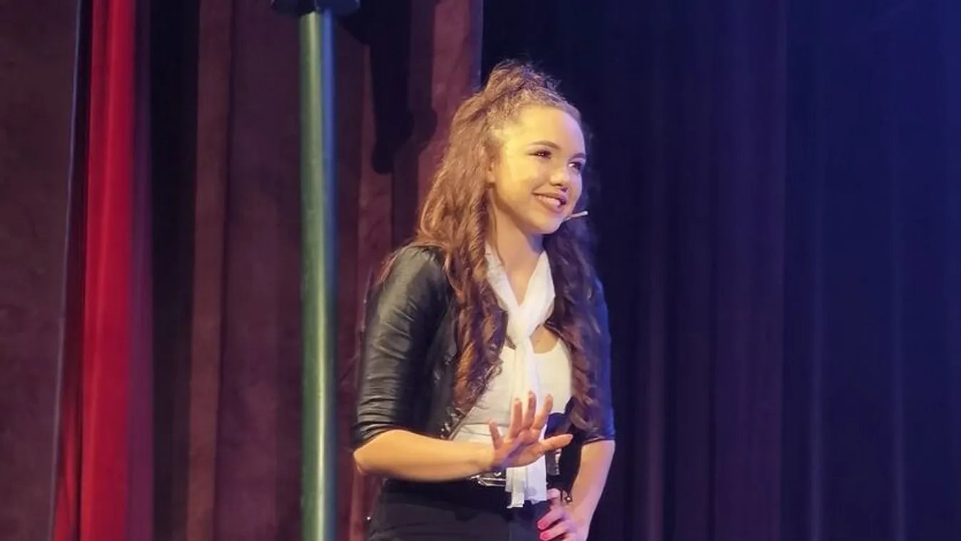 Így szerepelt a színpadon Kóbor János lánya - videó