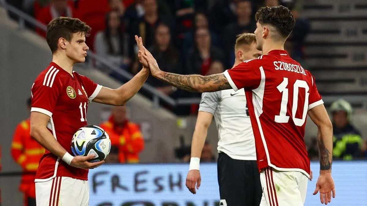 A válogatottban már együtt játszik Kerkez (balra) és Szoboszlai, de klubszinten is egymás mellett köthetnek ki Angliában