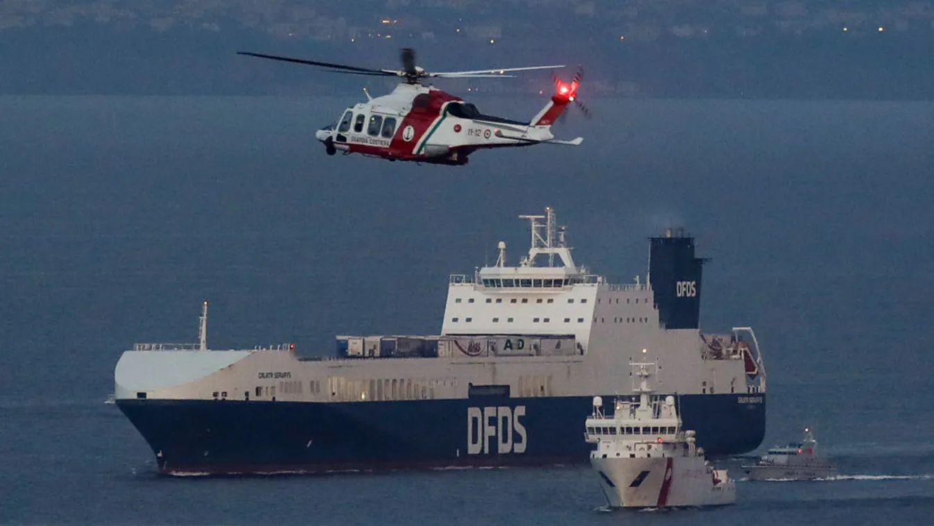 Migránsok térítettek el egy teherhajót az olasz partoknál