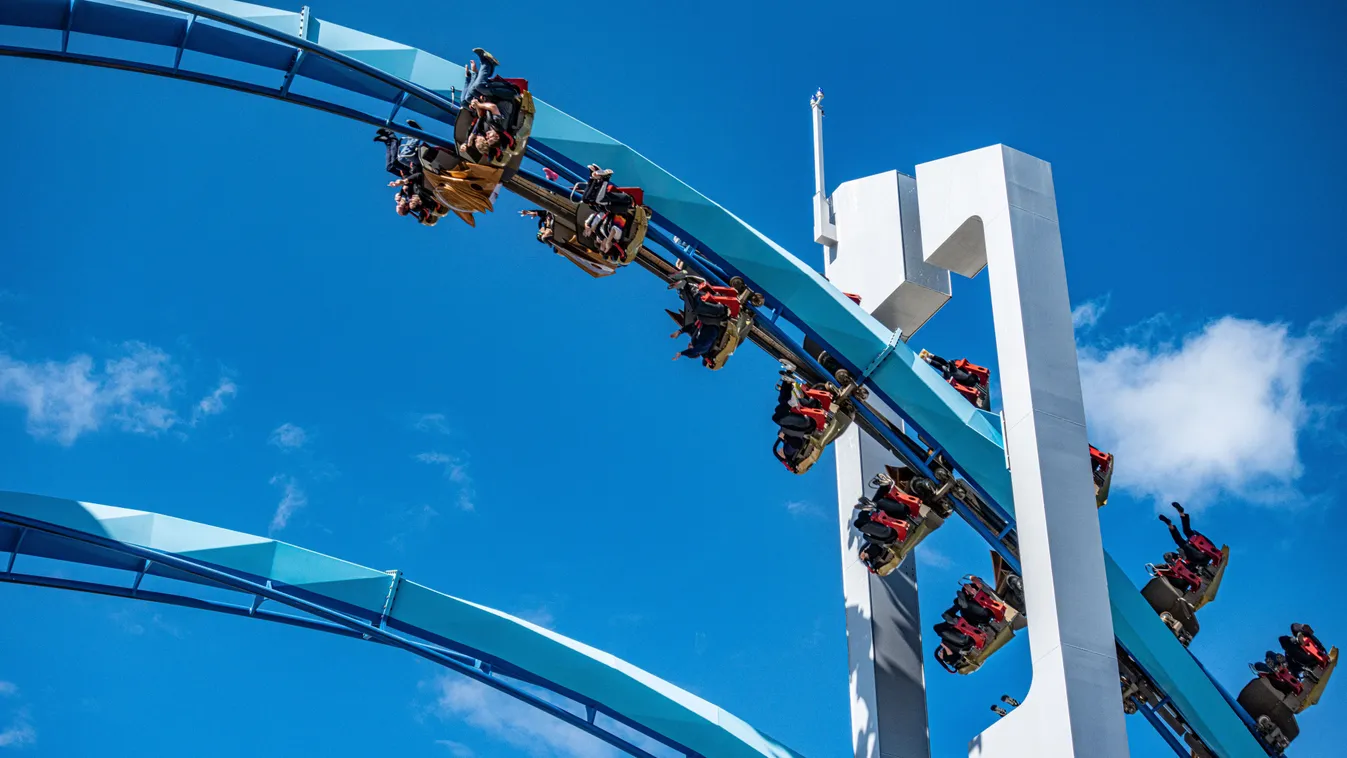 Pánik a hullámvasúton: fél órán át lógtak fejjel lefelé