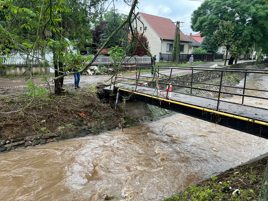 gyöngyöstarján felhőszakadas
