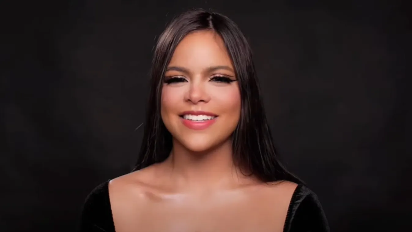 Gyűlölöm, ha megbámulnak – jelentette ki a bombázó