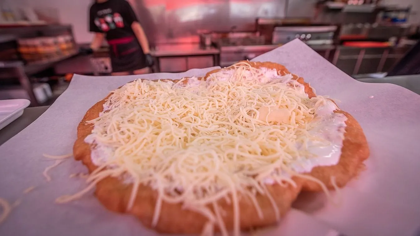 Ennyiért ehetünk idén lángost a fővárosi strandokon