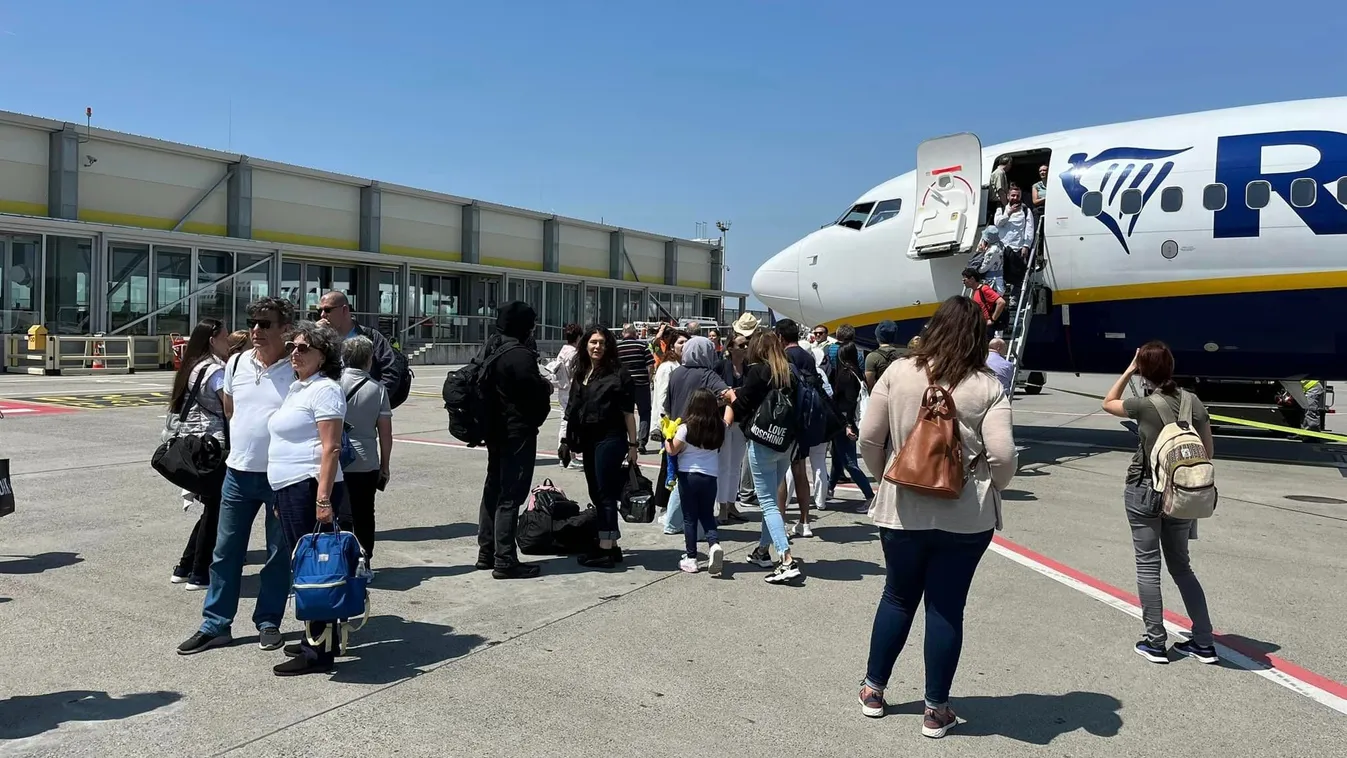 Megerősítette a Ryanair: összecserélték a gépeket szerdán