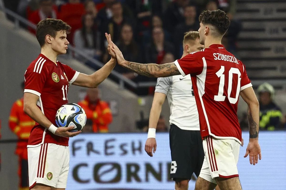 A válogatottban már együtt játszik Kerkez (balra) és Szoboszlai, de klubszinten is egymás mellett köthetnek ki Angliában