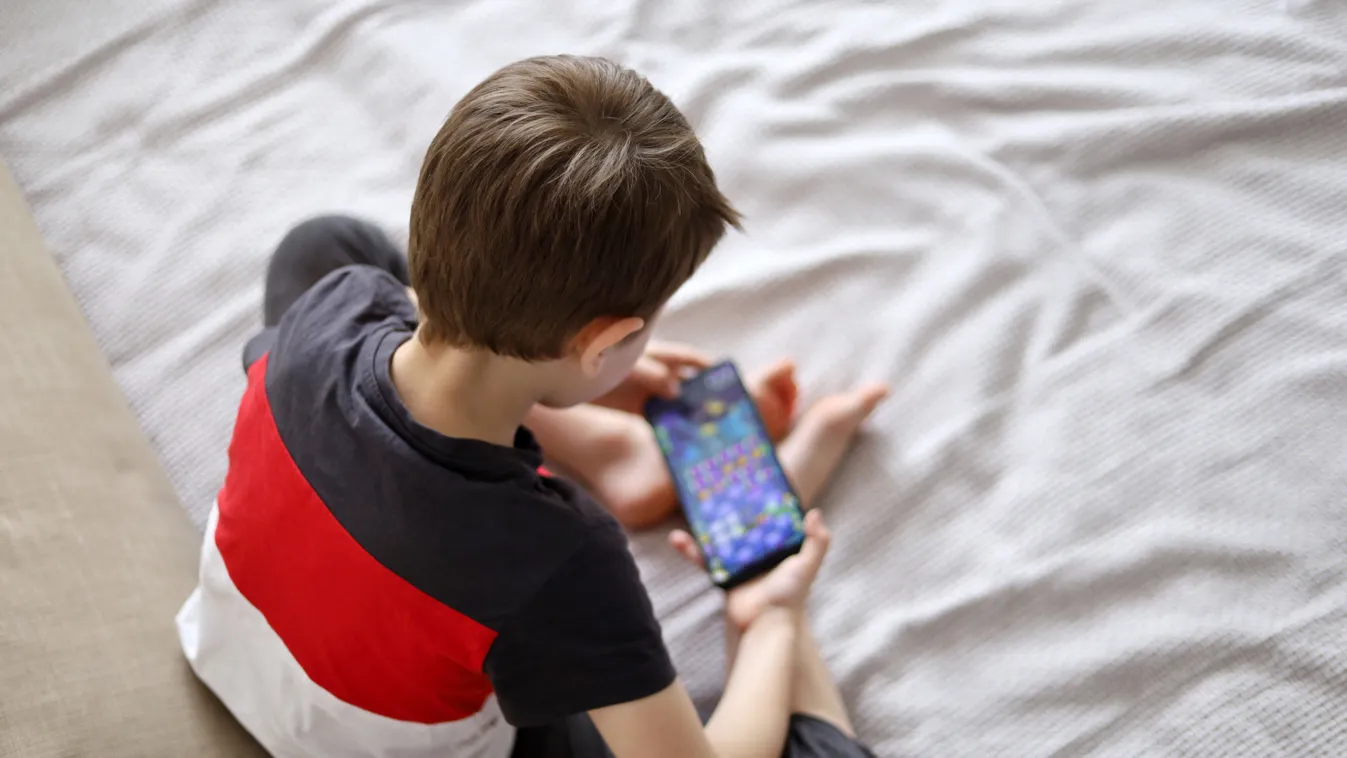 Ezért nézzük át a gyerek mobilját!