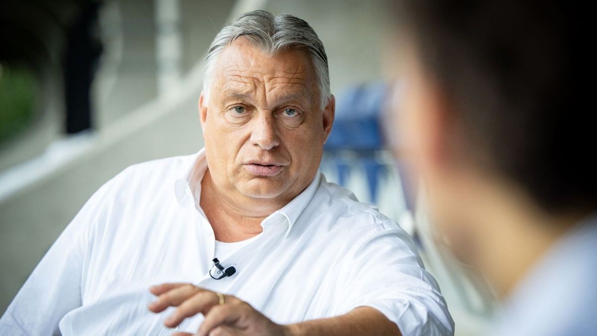 Orbán Viktor: Embereket nevelünk, akik egyébként jó futballisták