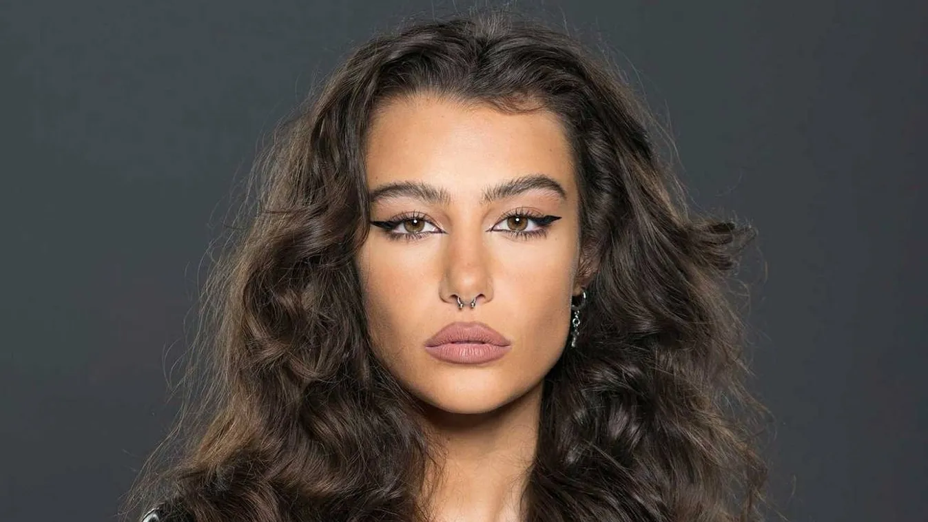 Hoppá! Új dallal jelentkezik Tóth Andi