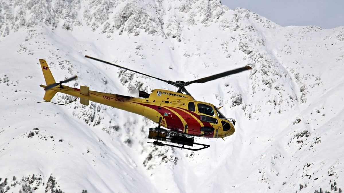 Hat emberrel a fedélzetén eltűnt egy helikopter az Everest közelében