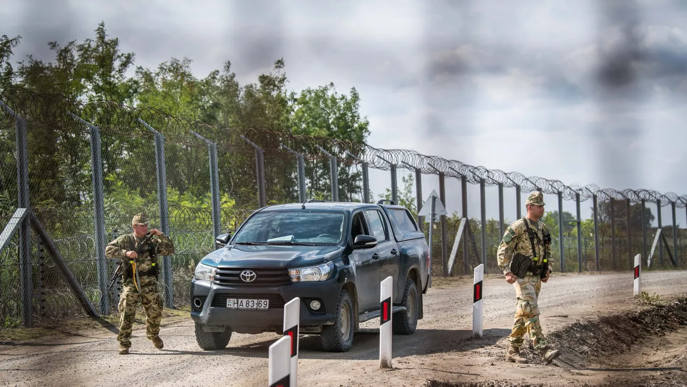 Nyolc év alatt 1 millió migránst állítottunk meg