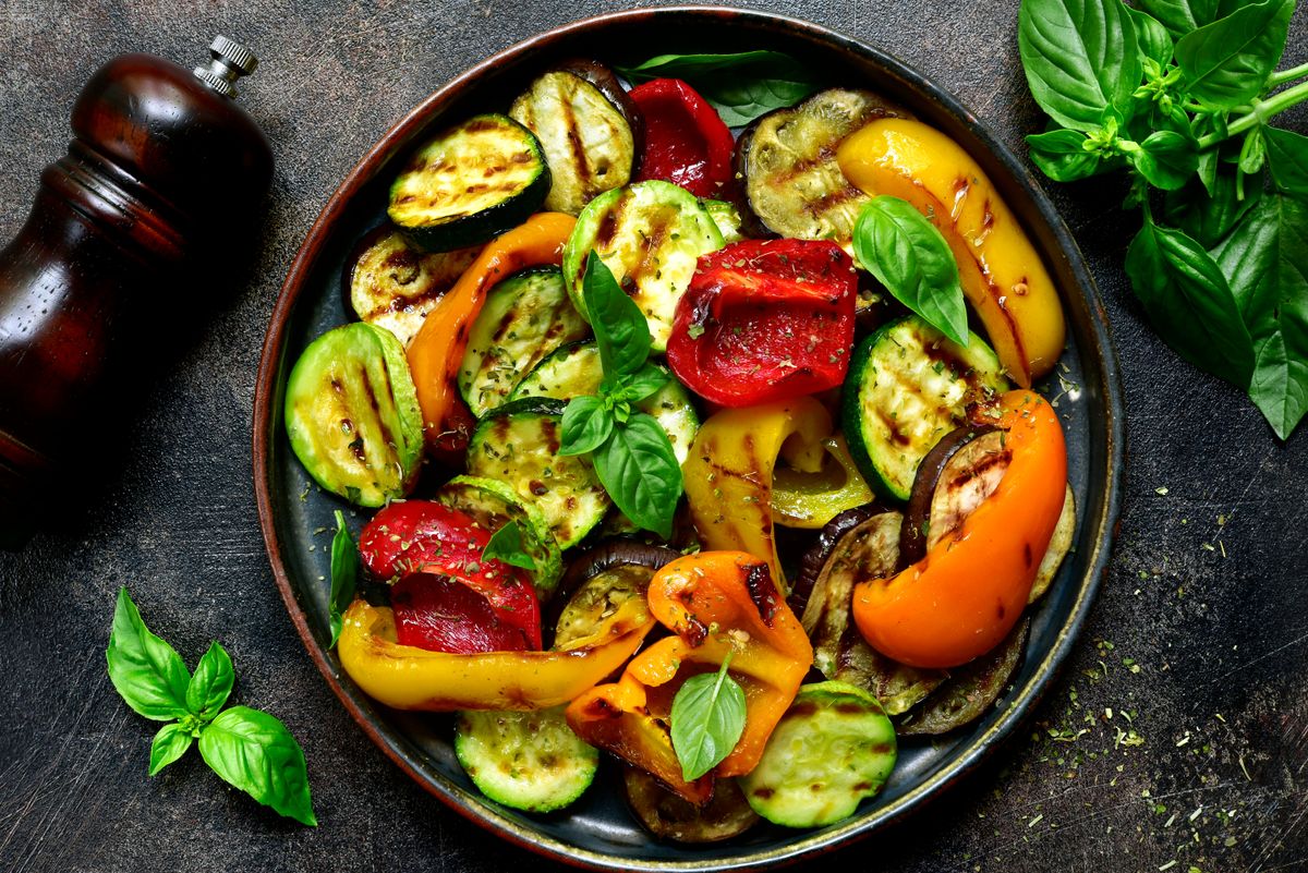 Grilled,Vegetables,(,Colorful,Bell,Pepper,,Zucchini,,Eggplant,),With