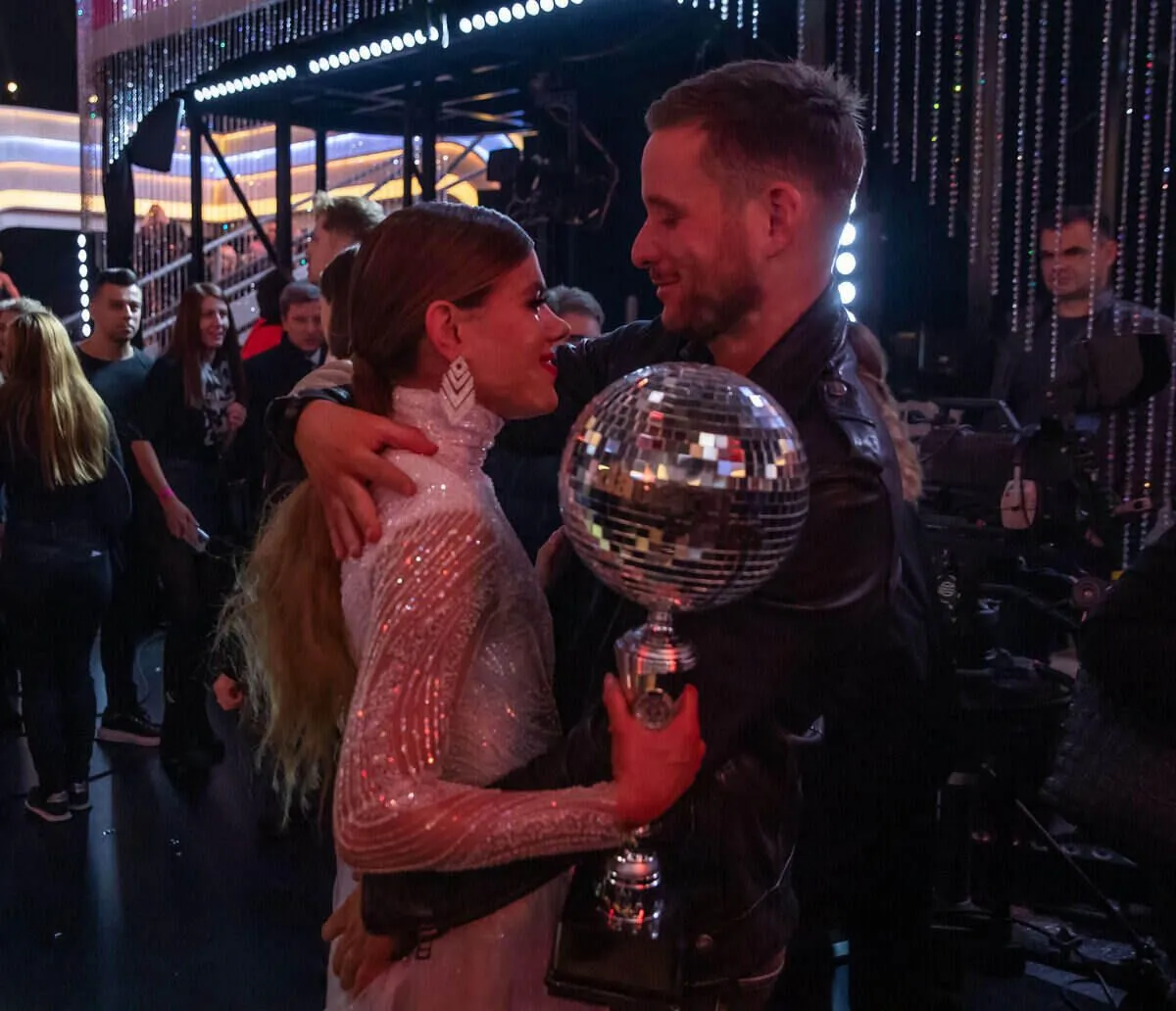 Csobot Adél, Istenes Bence